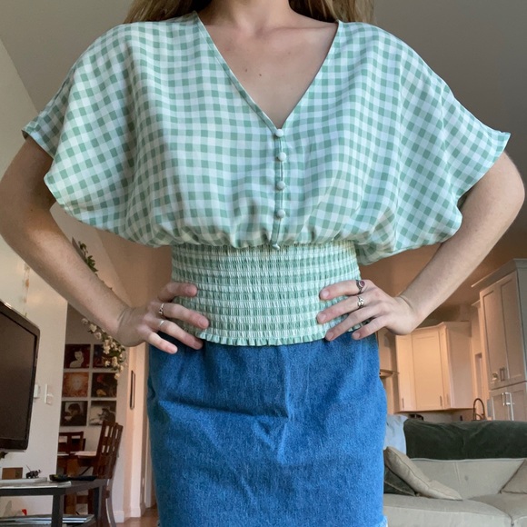 Light green gingham top  💚 - Picture 2 of 5